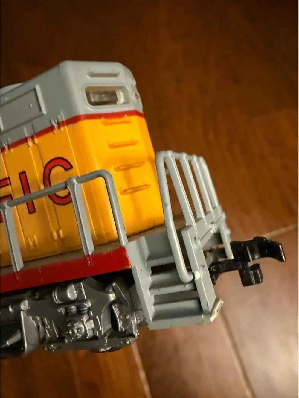 HO Scale AHM GP18 Union Pacific Powered Diesel Locomotive untested
